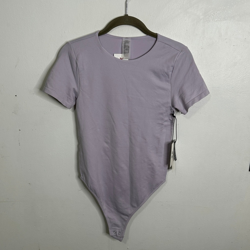 Urban Rebel‎ Lavender Purple Seamless Short Sleeve Bodysuit Crew Neck NWT L/XL